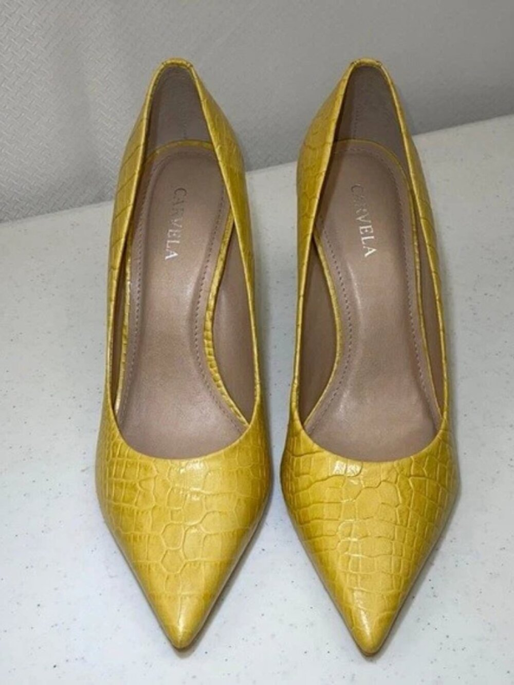 Carvela Kurt Geiger Leather pumps crocodile yellow with spike heel 38 NEW US 7